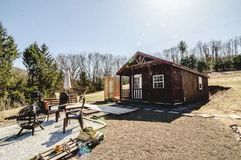 Pennsylvania tiny cabin for vacation rental and getaways.  Best airbnb cabins in pennsylvania.
